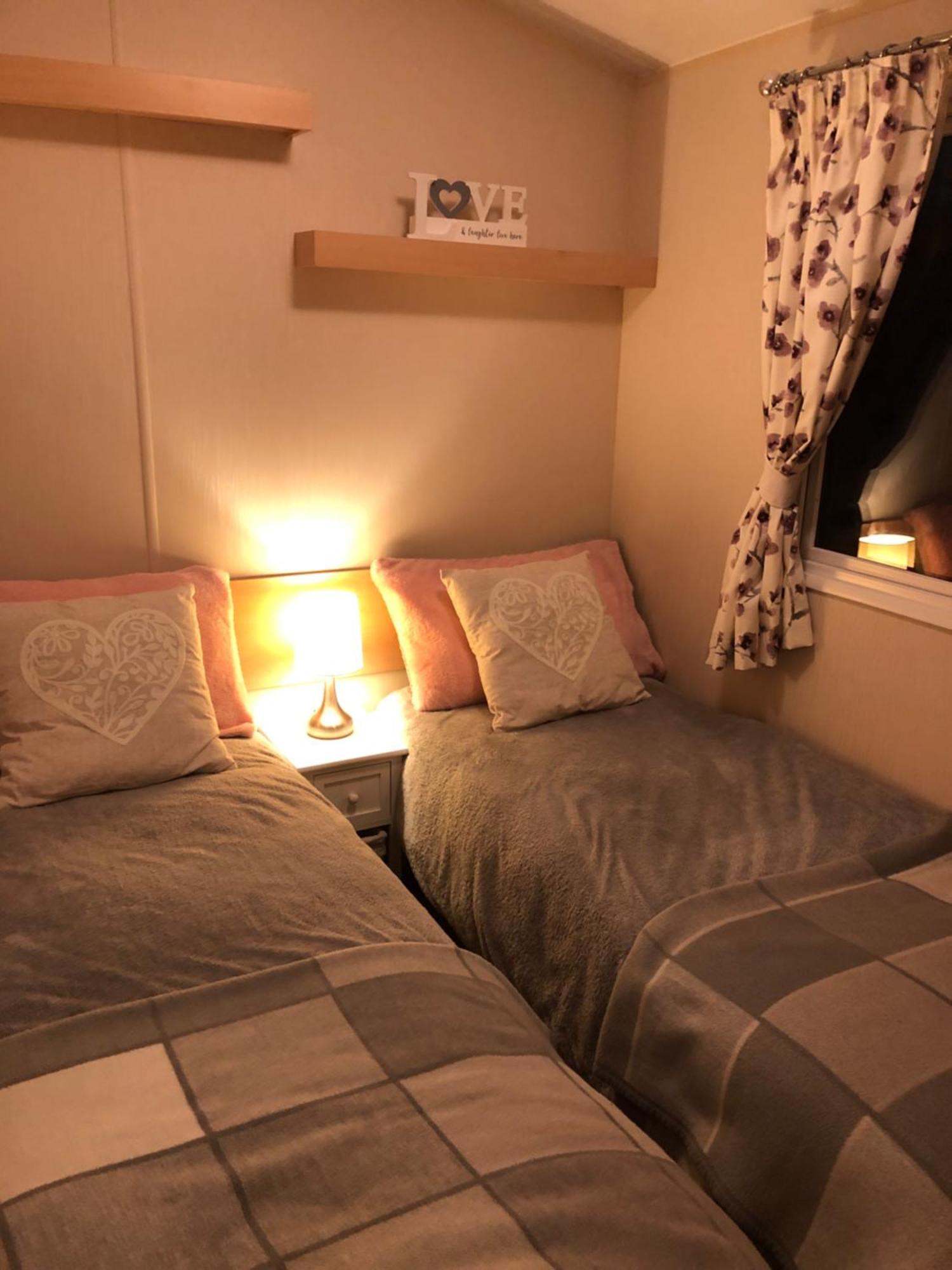 Jules Holiday Caravan Hotel Hartley Exterior photo