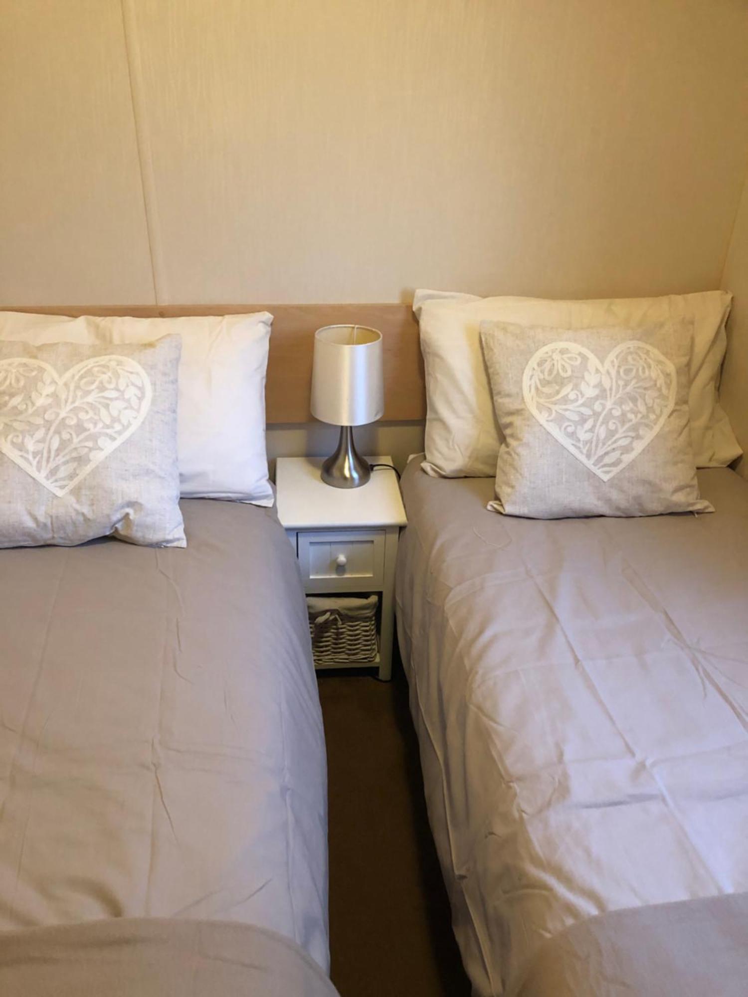 Jules Holiday Caravan Hotel Hartley Exterior photo